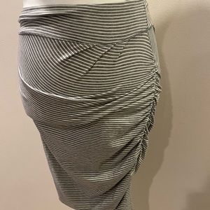 Lulu lemon size 6 striped pencil skirt